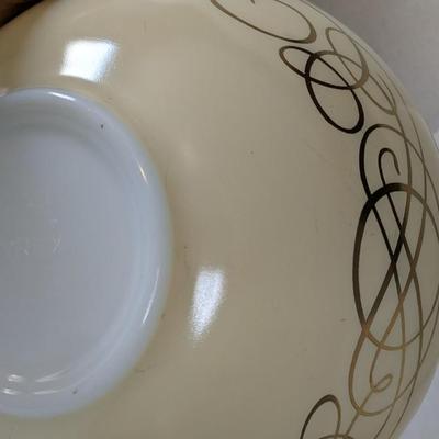 Pyrex Gold Scroll Chip and Dip Set
