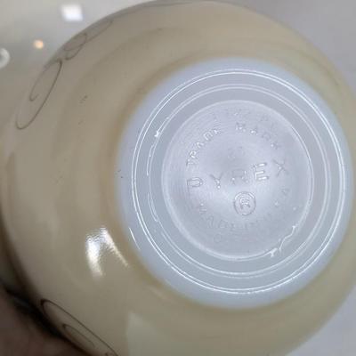 Pyrex Gold Scroll Chip and Dip Set