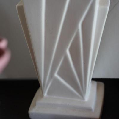 GROUPING OF VINTAGE FLOWER VASES OF WHITE AND PINK. DECOR AND OTHER