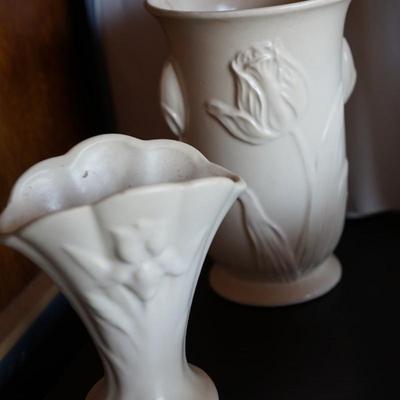 GROUPING OF VINTAGE FLOWER VASES OF WHITE AND PINK. DECOR AND OTHER