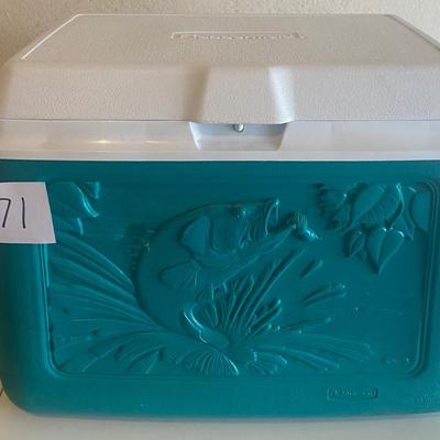 Like New Rubbermaid Cooler