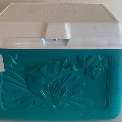 Like New Rubbermaid Cooler