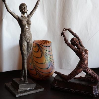 GROUPING OF TWO ART DECO METAL DANCING FIGURES & ART GLASS VASE