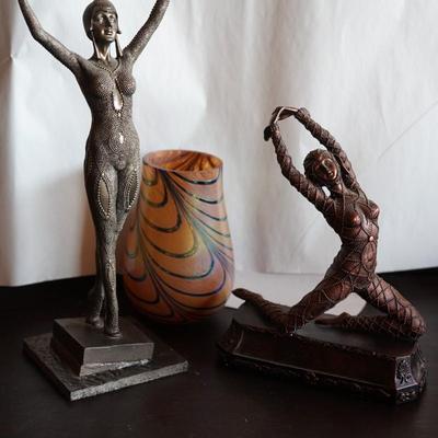 GROUPING OF TWO ART DECO METAL DANCING FIGURES & ART GLASS VASE