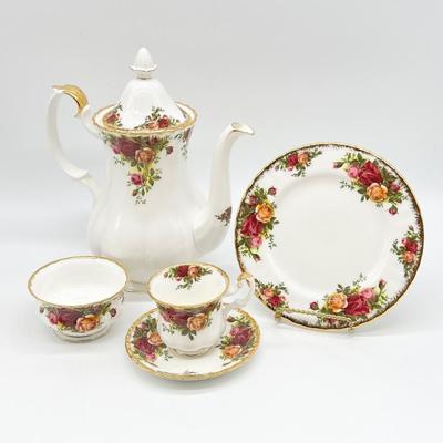 ROYAL ALBERT ~ Old Country Roses ~ Tea Set Service For 6 ~ *Read Details