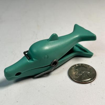 VINTAGE DOLPHIN CLOTHES PIN 
