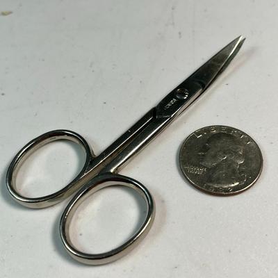 REVLON NAIL SCISSORS 3-1/2â€ LONG