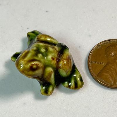 3/4â€ LONG CERAMIC FROG
