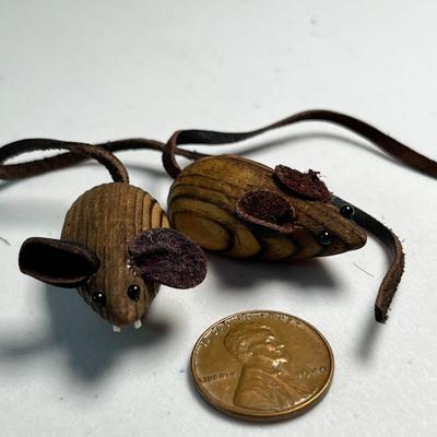 PAIR WOODEN MICE 1-1/4â€ LONG