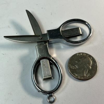 FOLD-UP SCISSORS 