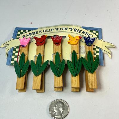 SET OF 5 FLOWER CLOTHES PINS