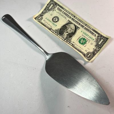 TOWLE STAINLESS PIE SERVER 10-1/2â€ LONG