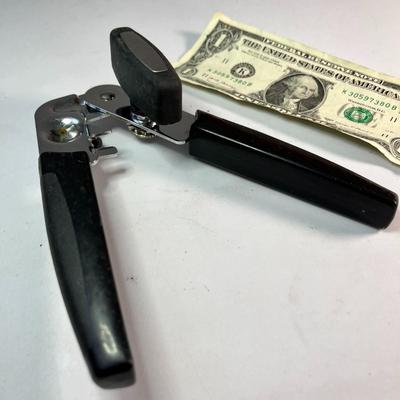 HAND CRANK CAN OPENER PLASTIC HANDLE