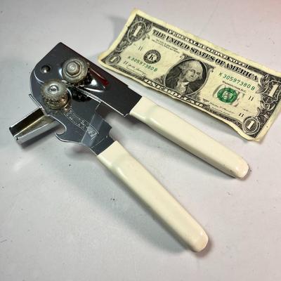 SWING AWAY HAND CRANK CAN OPENER