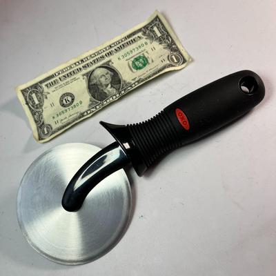 OXO PIZZA CUTTER 8â€ LONG