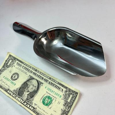 LIGHTWEIGHT STAINLESS FOOD SCOOP 9-1/2â€ LONG