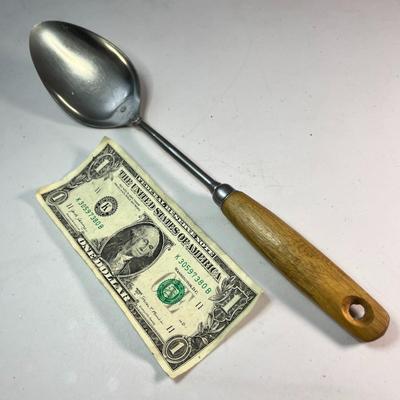 VINTAGE WOOD HANDLED SERVING SPOON 12â€ LONG