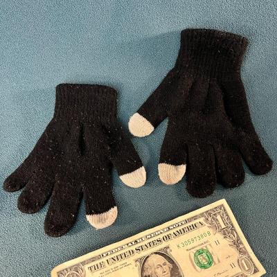 BLACK KNIT GLOVES WHITE TIPS