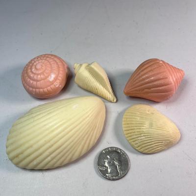 VINTAGE SEASHELL SOAPS 5 CT.