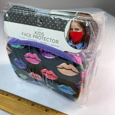KIDS FACE MASKS 12 CT NEW IN PACKAGE