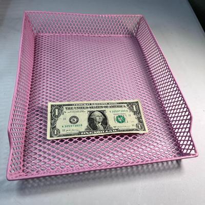 PINK PLASTIC COATED WIRE PAPER TRAY