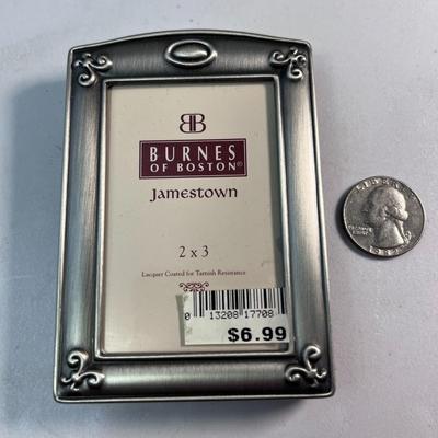 CUTE METAL FRAME FOR 2â€ X 3â€ PHOTOS