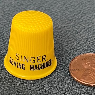 PLASTIC SINGER THIMBLE 