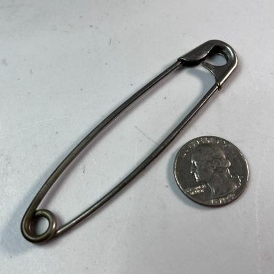 OVERSIZE SAFETY PIN