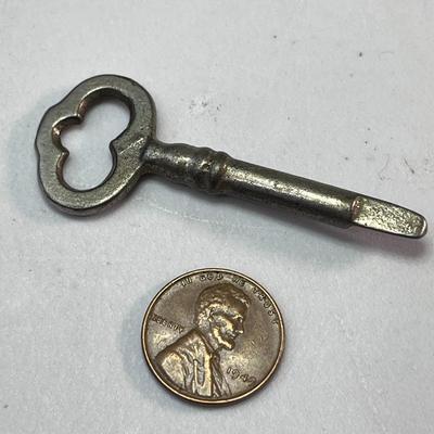 OLD TRIANGULAR TIP KEY