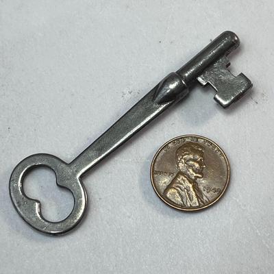 OLD SKELETON KEY 2-1/2â€ LONG