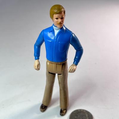 VINTAGE 4-1/4â€ TALL POSABLE MAN TOY FIGURE