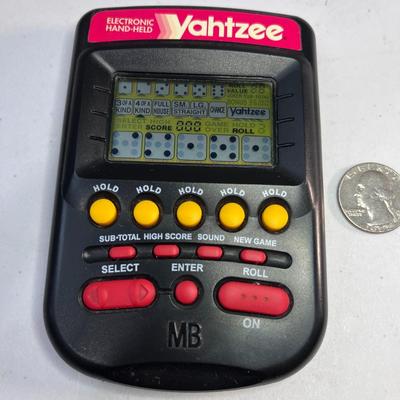 ELECTRONIC YAHTZEE GAME WORKS! NEW BATTERY