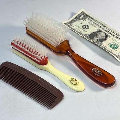 2 HAIR BRUSH AND 1 COMB SET CLEAN