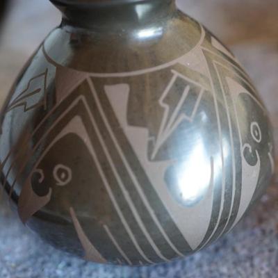 MATA ORTIZ BLACK POT ETCHED CREATED AND SIGNED BY FITO TENA