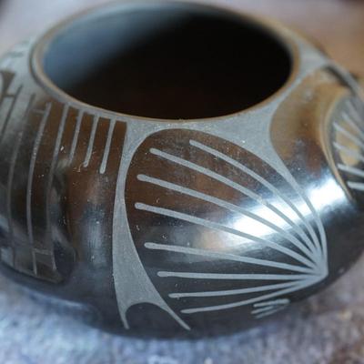 NAVAJO QUEZADA SIGNED "FROG" POT ETCHED. 4"
