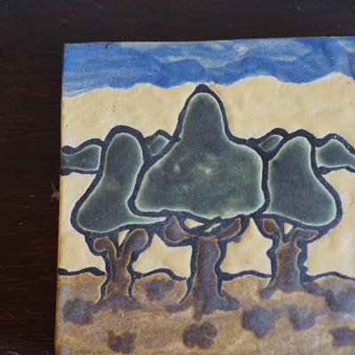 MOTOWI TILE IN THE PRAIRIE OR ARTS AND CRAFTS STYLE.