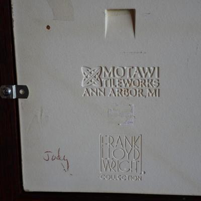 MOTOWI TILE IN THE PRAIRIE OR ARTS AND CRAFTS STYLE.