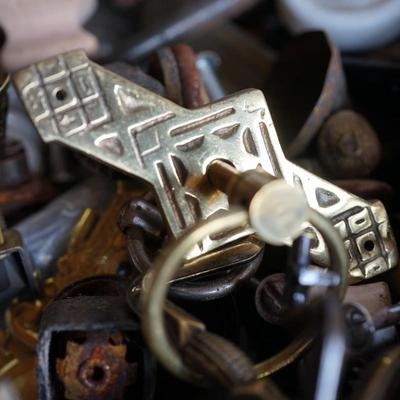 GREAT FIND! BASKET OF HARDWARE FOR ANTIQUES AND THE HOME TO INCLUDE PORCELAIN DOORKNOBS