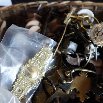 GREAT FIND! BASKET OF HARDWARE FOR ANTIQUES AND THE HOME TO INCLUDE PORCELAIN DOORKNOBS