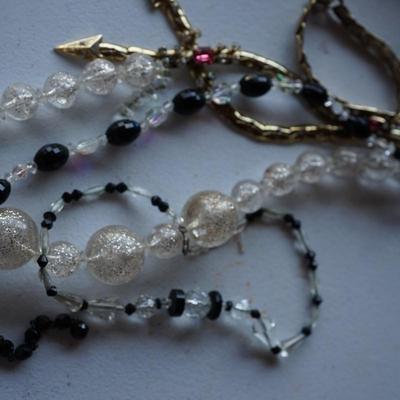 VINTAGE NECKLACES TO INCLUDE THE MICA BUBBLE STYLE FROM THE 60'S