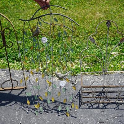 THREE VERY NICE METAL YARD ART DECOR TO INCLUDE WIRE POT HOLDER