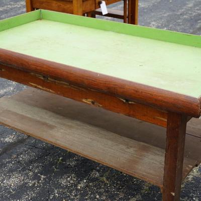 " A MUST HAVE" ITEM.  PLANT TABLE. FOR GROWING FLOWERS , HERBS OR ?