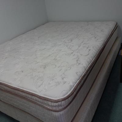 Queen size bed with metal frame Serta Mattress and box springs