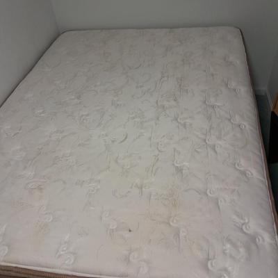 Queen size bed with metal frame Serta Mattress and box springs