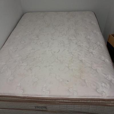 Queen size bed with metal frame Serta Mattress and box springs