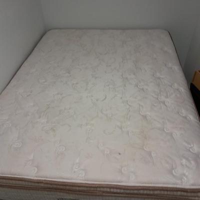 Queen size bed with metal frame Serta Mattress and box springs