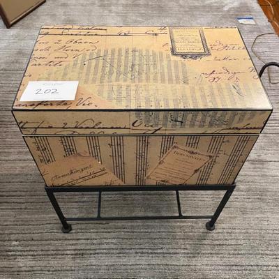 Storage chest/side table