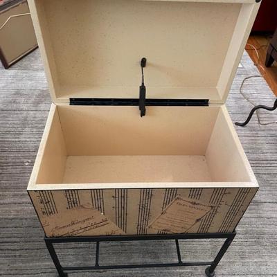 Storage chest/side table