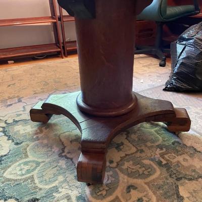 Oak pedestal dining table