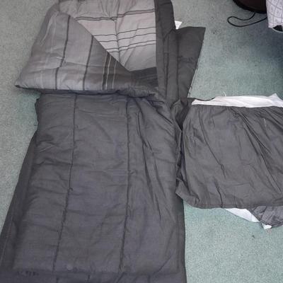 Queen sized comforter and bed skirt